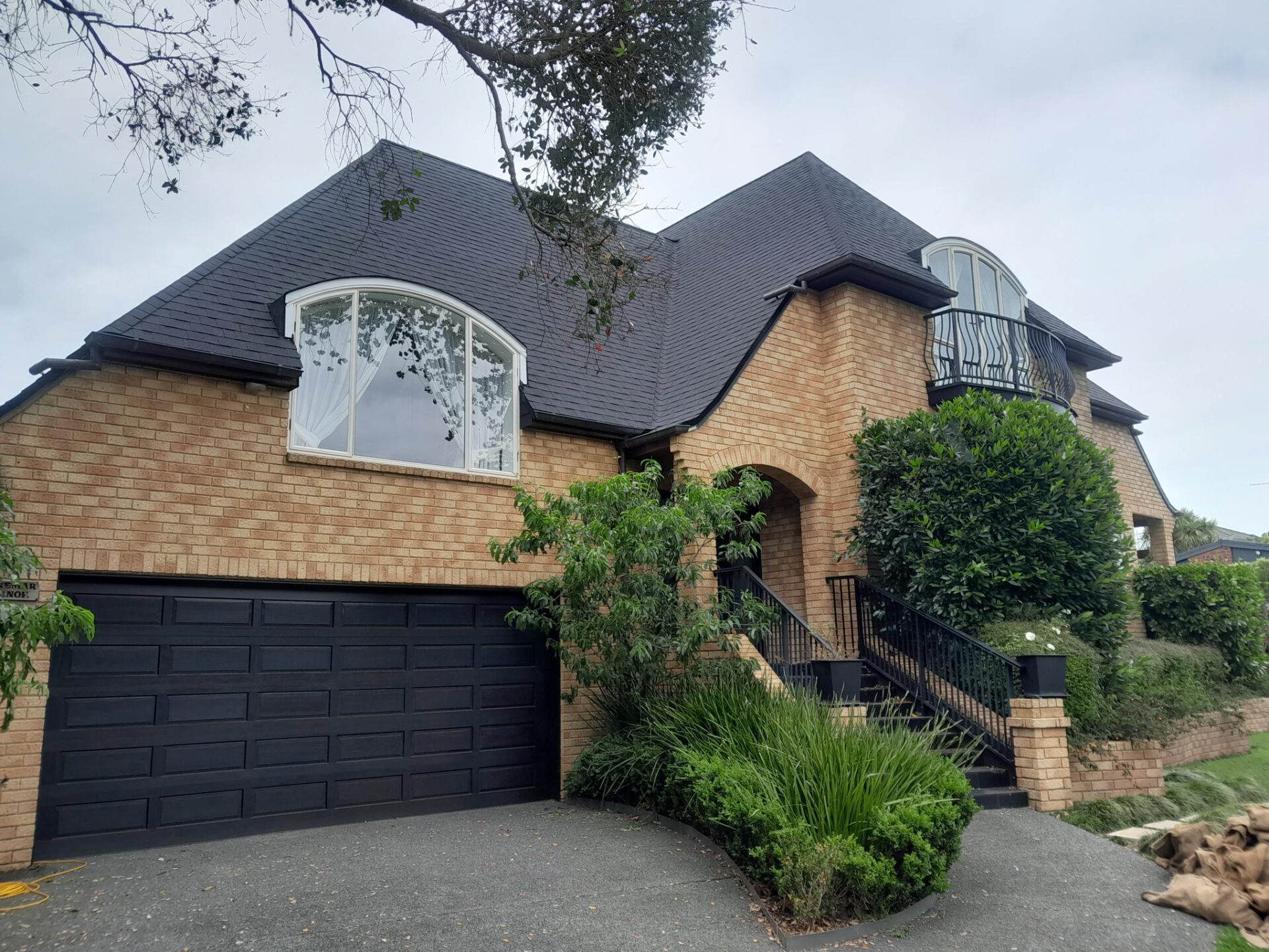 Owens Corning asphalt shingles on New Zealand home