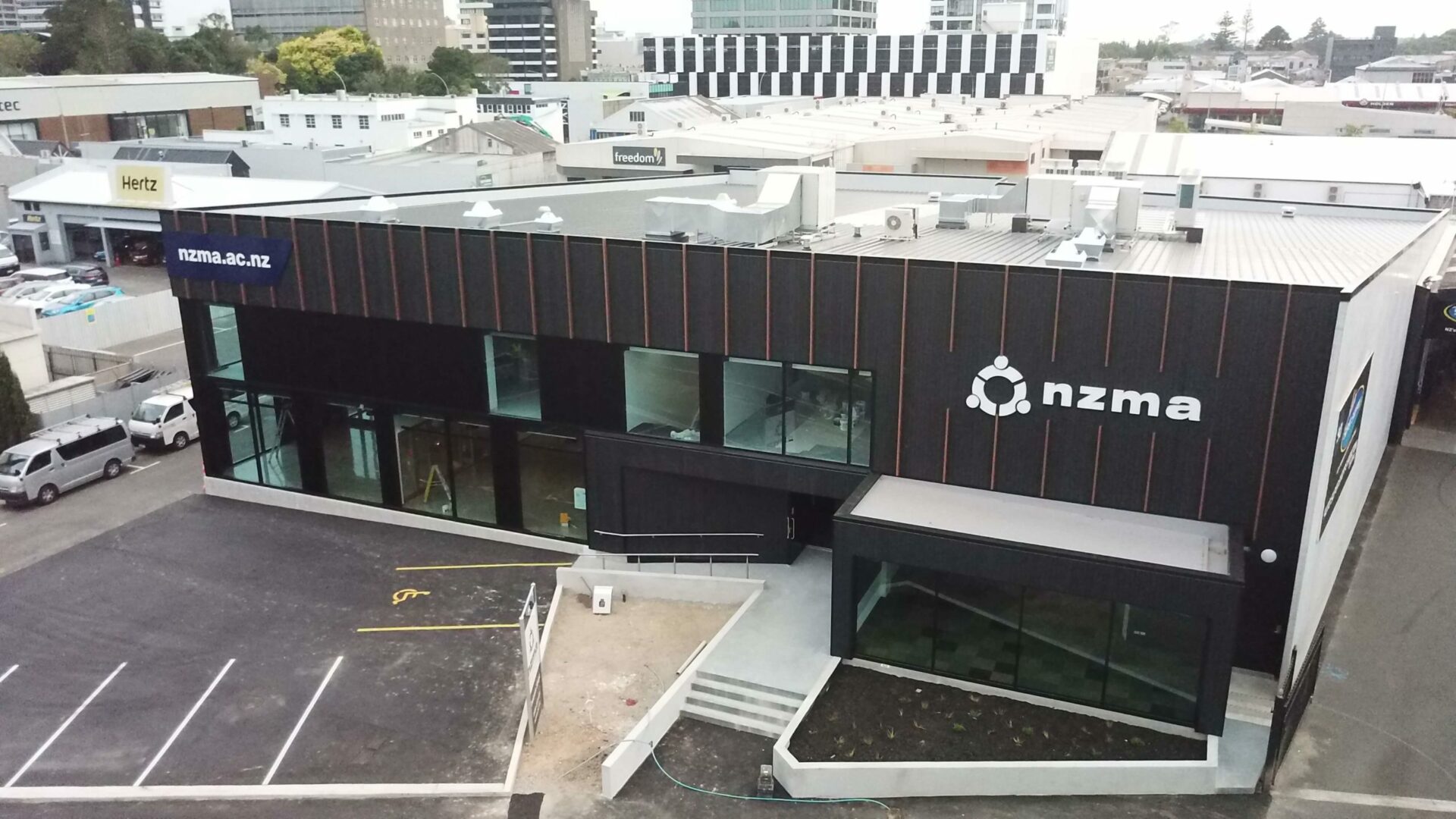 InnoCeil exterior view