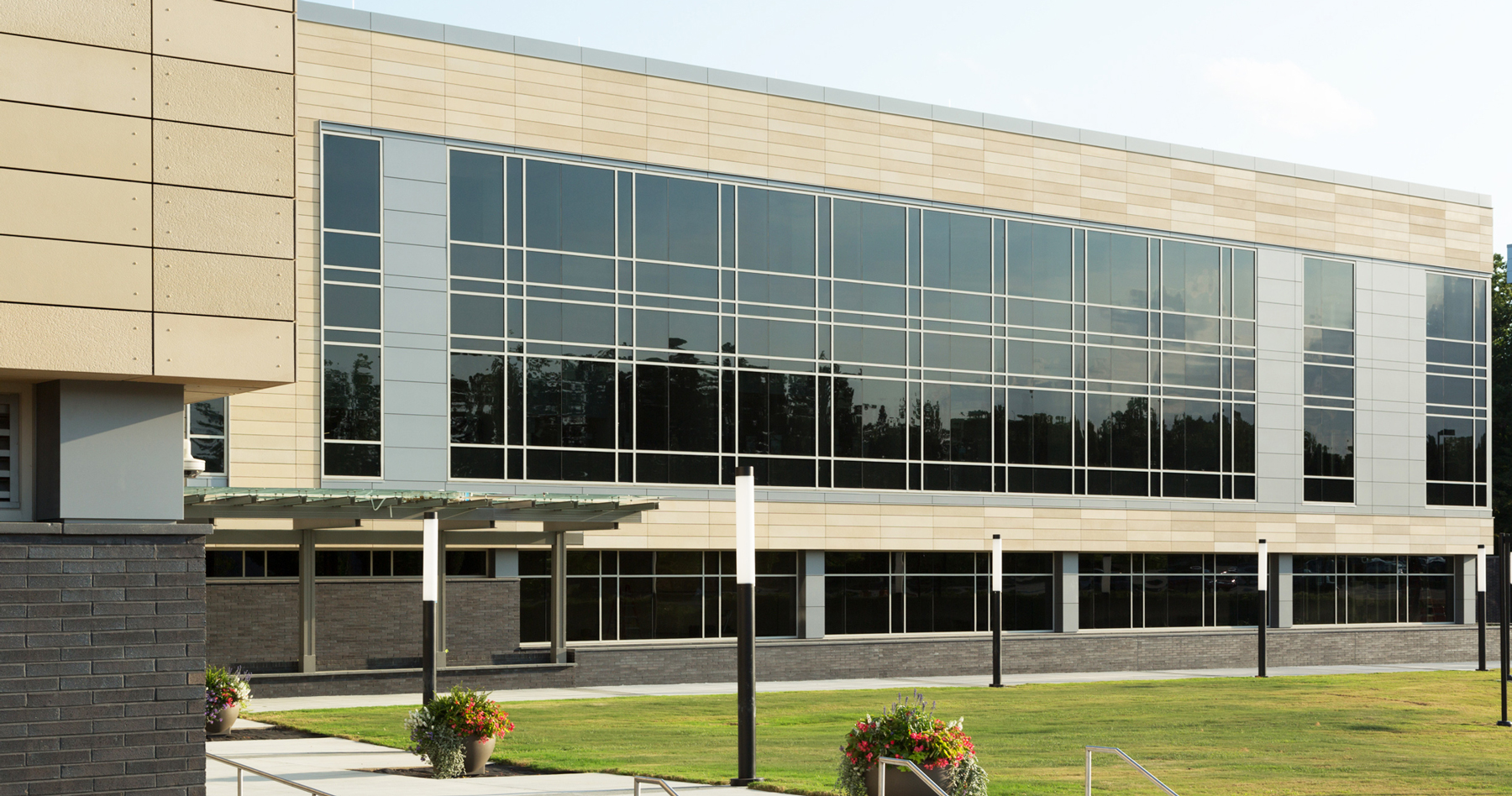 TAKTL® A|UHPC rainscreen façade – Wake Tech Library